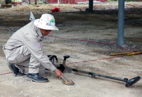 កាត់បន្ថយនិងឈានទៅដល់ការជំនះពុះពារផលវិបាកដោយគ្រាប់មីននិងយុទ្ធភ័ណ្ឌផ្ទុះនៅវៀតណាម